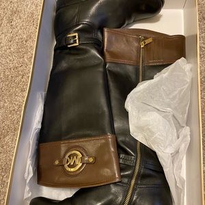 EXCELLENT LIKE NEW CONDITION MK BOOTS